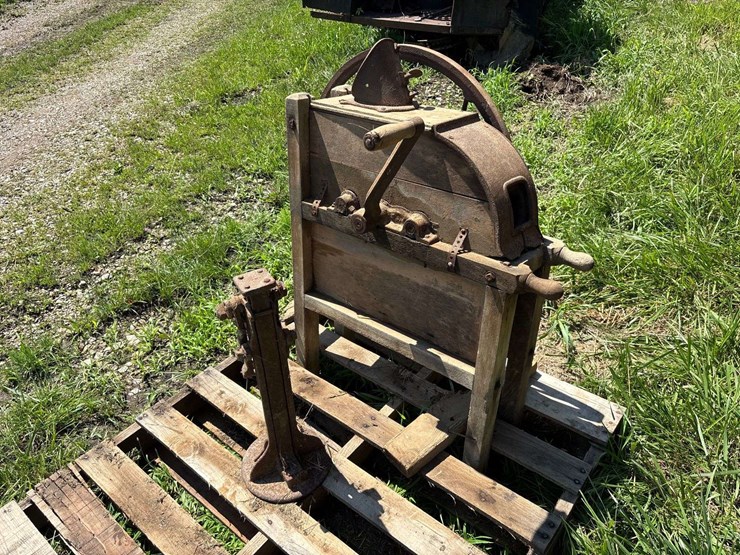 hocking-valley-corn-sheller-and-jack-image-2