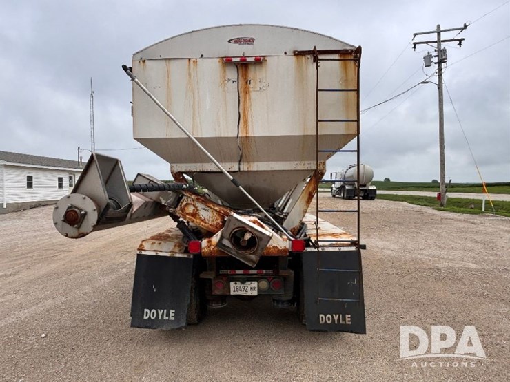 2004-ihc-9400i-dry-tender-truck-(gp11023,-unit-193)-image-12