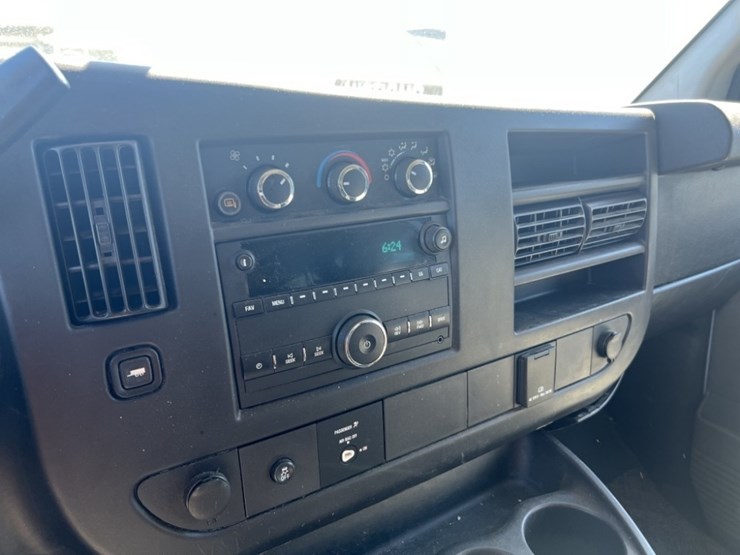 2015-chevrolet-express-3500-image-15