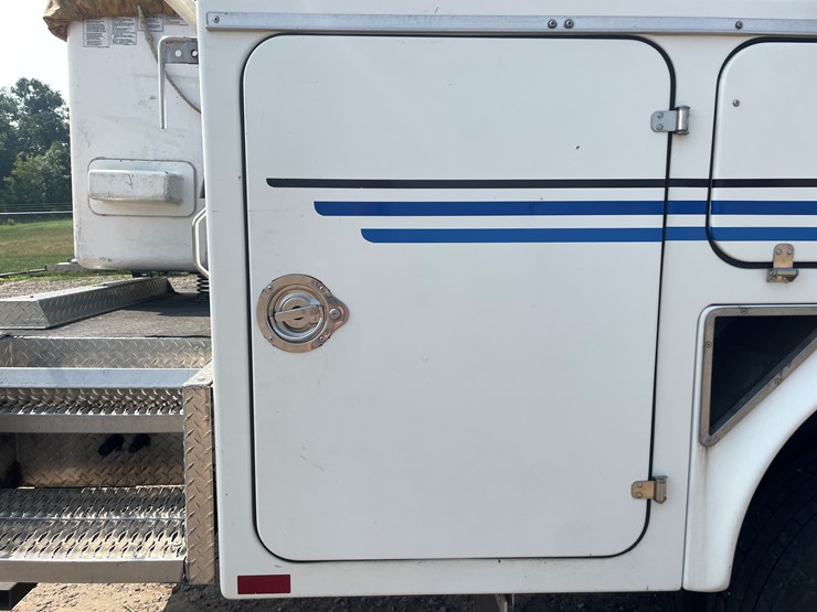 2008-gmc-7500-image-19