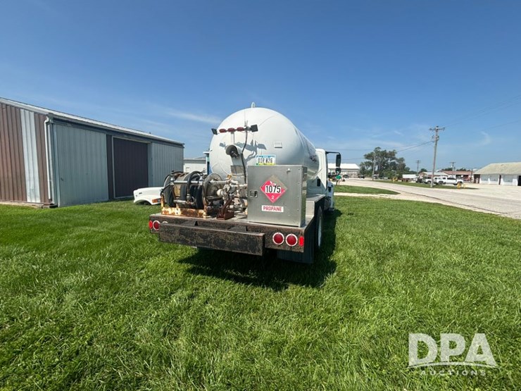 2004-international-harvestor-1954d-image-5