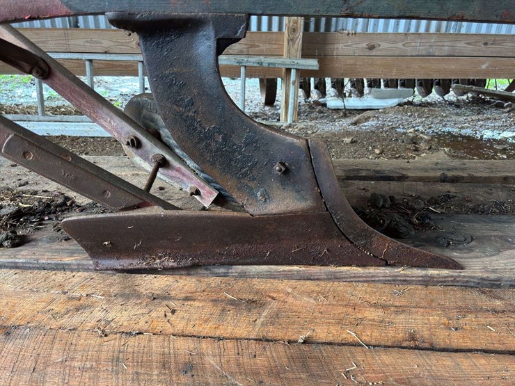 oliver-chilled-plow-works-14”-walking-plow-image-14