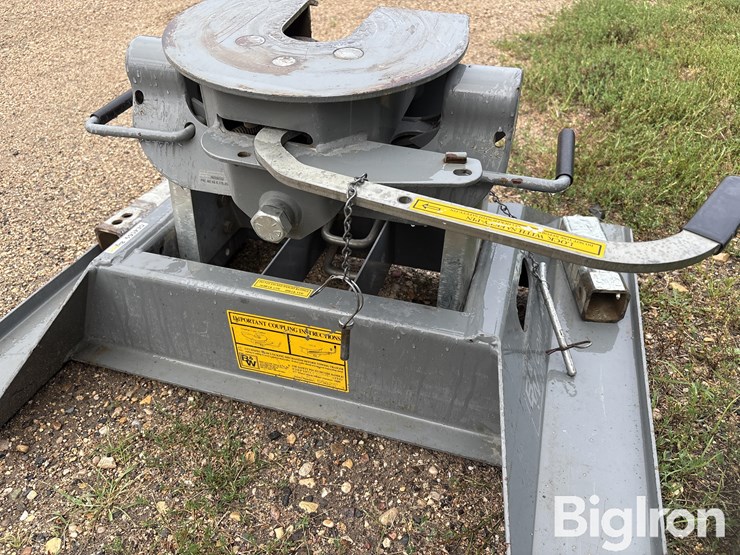 b&w-companion-5th-wheel-hitch-image-14