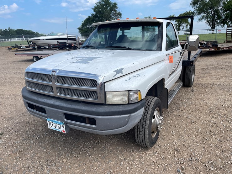 1996-dodge-ram-3500-image-1