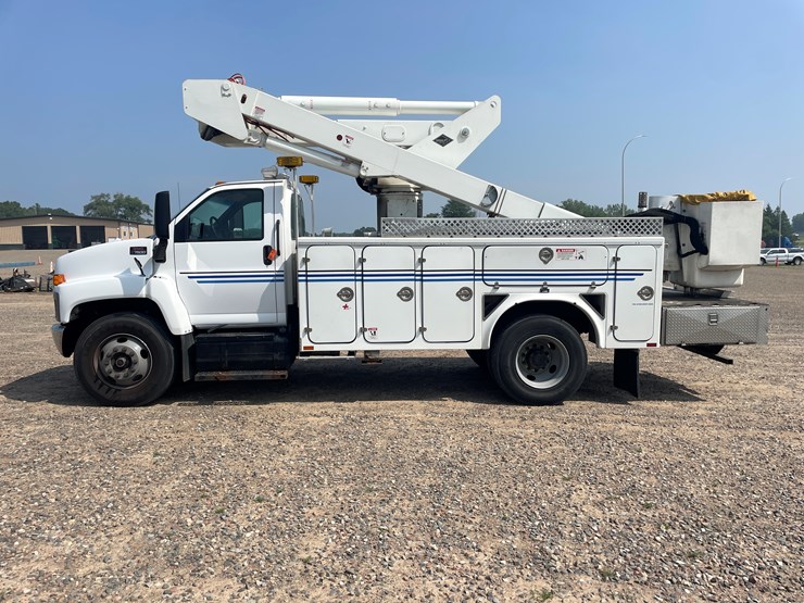2008-gmc-7500-image-2