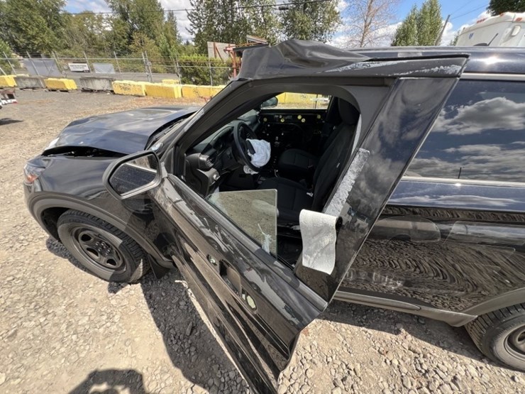 2020-ford-explorer-image-25