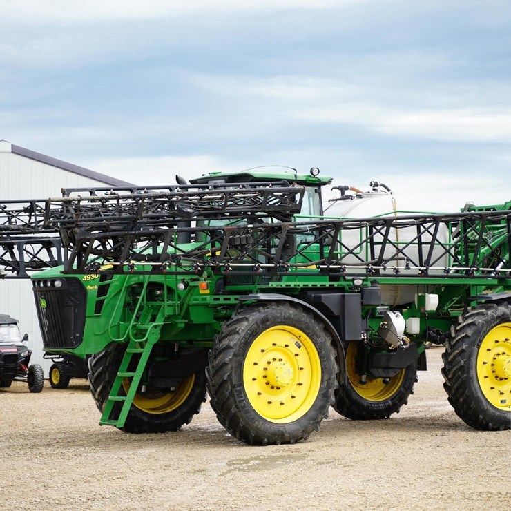 2011 JOHN DEERE 4930