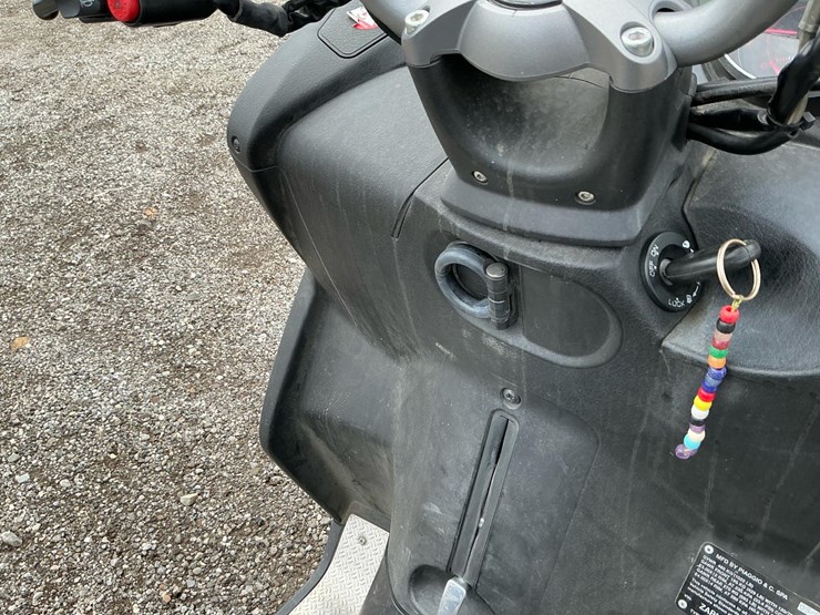 #2350-•-2009-piaggio-mp3-three-wheeled-scooter*-image-26