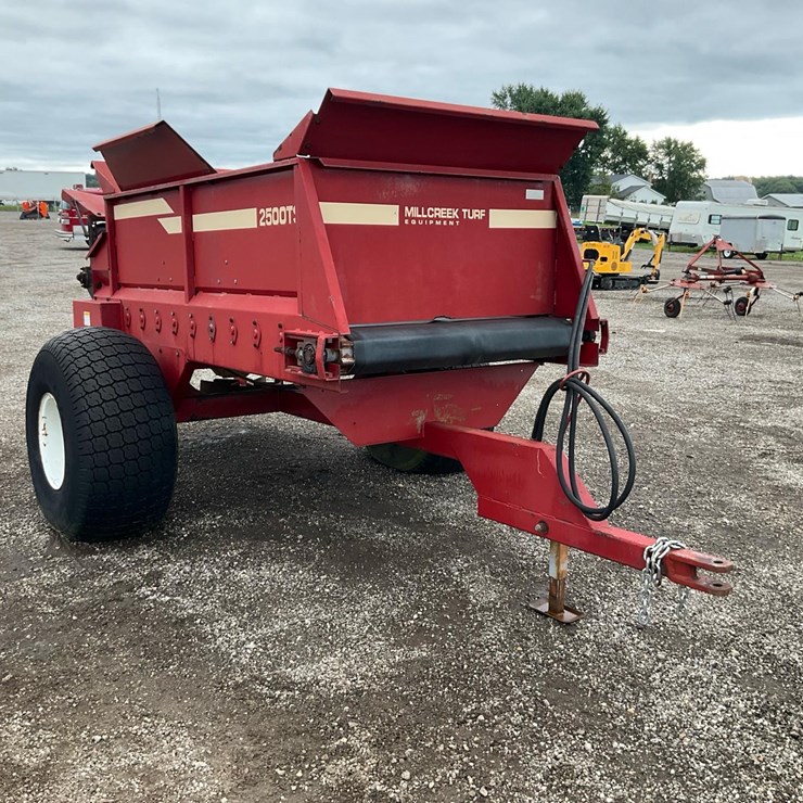 #2453 • Millcreek 2500 TS Spreader*