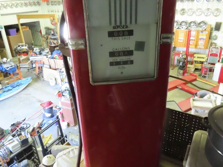 bouser-computing-gas-pump-image-4