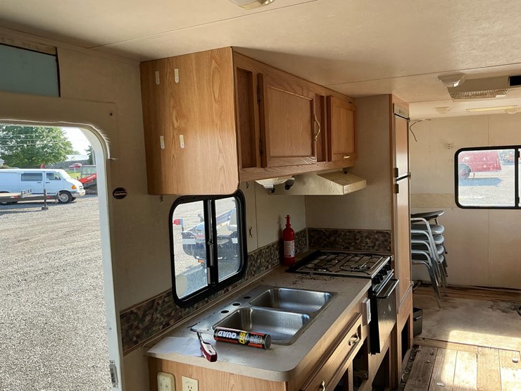 #2252-•-coachmen-futura-2000-travel-trailer*-image-40