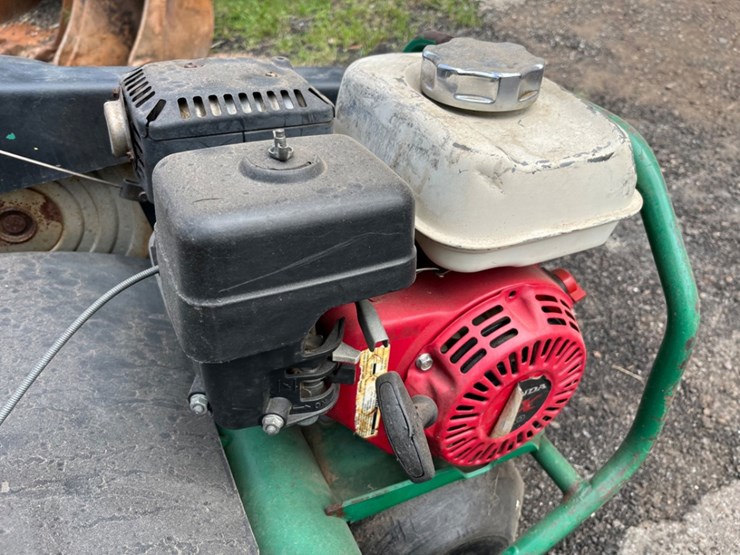 ryan-18"-walk-behind-aerator-image-5