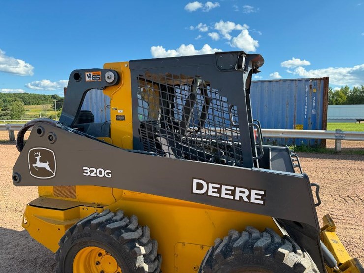 2022-deere-320g-image-17