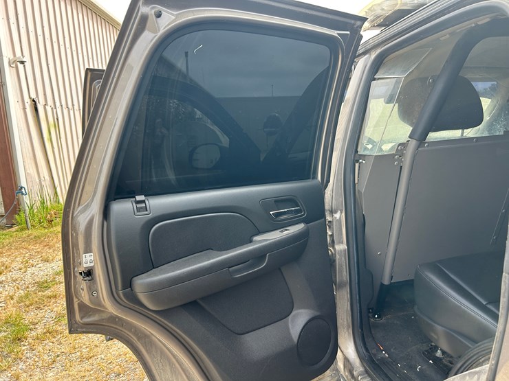 2015-chevrolet-tahoe-image-33