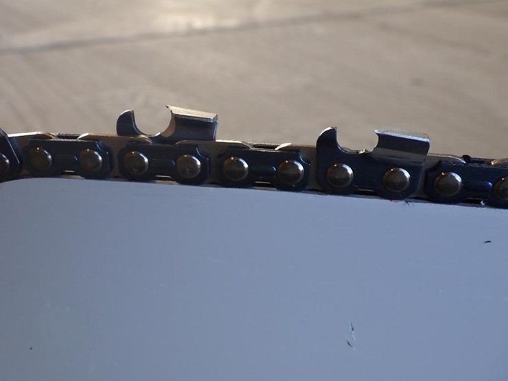 24"-hnsavrqua-chainsaw-372-image-10