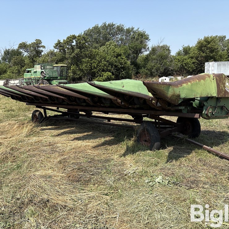 JOHN DEERE 854
