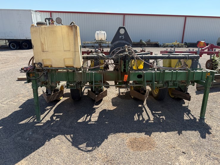 john-deere-7300-image-3