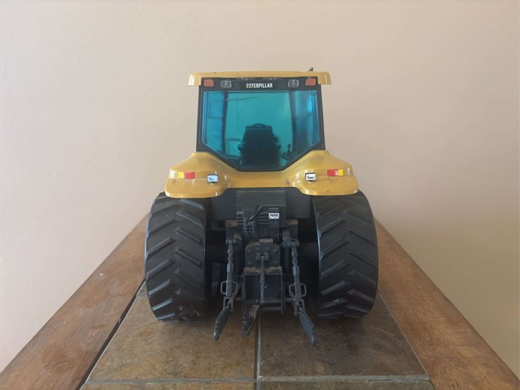caterpillar-16-image-4