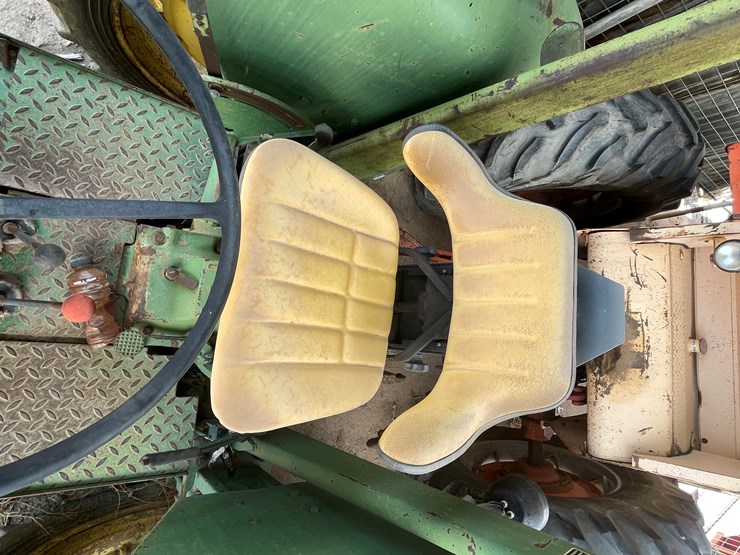 john-deere-2940-image-32