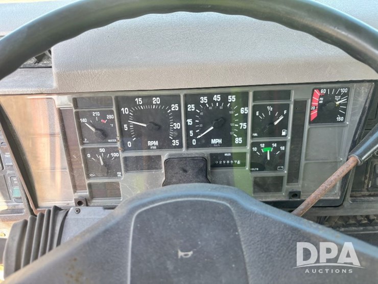 1999-ihc-8100-flatbed-truck-(gp11125,-unit-17355)-image-70