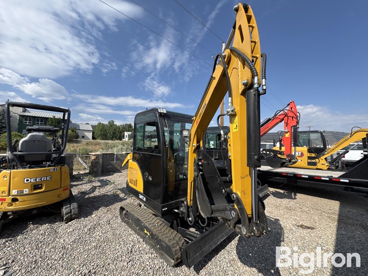 2025-agt-qnt30-mini-excavator-image-3