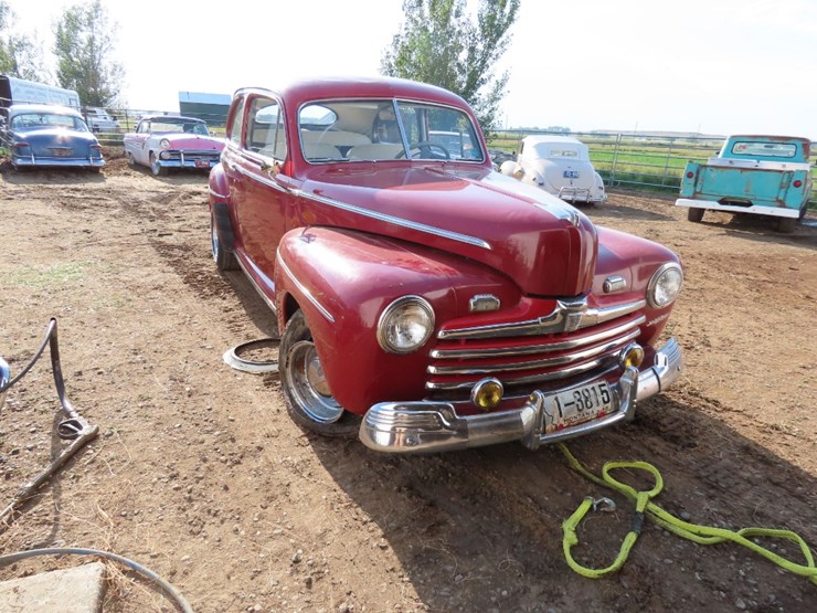 1946-ford-super-deluxe-tudor-sedan-image-1