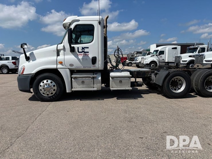 2013-freightliner-truck-(dr11874-unit-771)-image-4