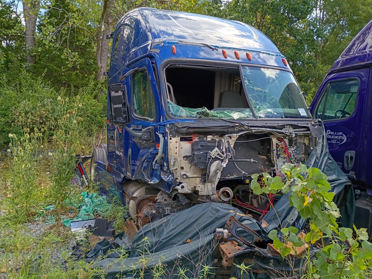 #21570-•-2017-freightliner-cascadia-image-1