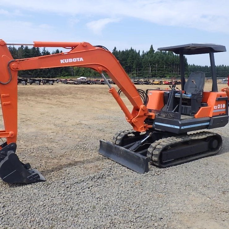 KUBOTA KH030