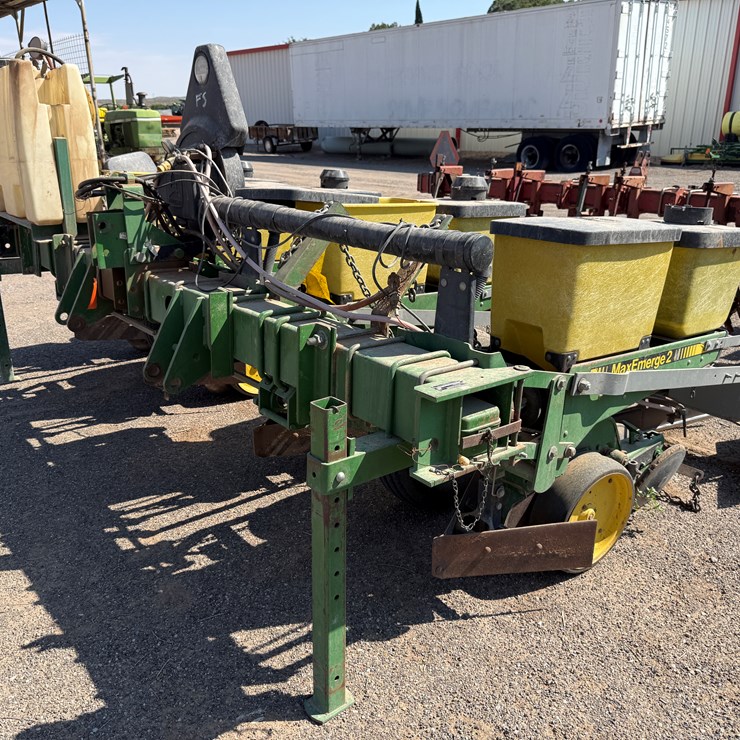 JOHN DEERE 7300