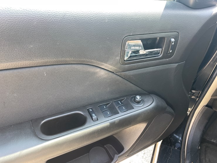 #6296-•-2010-ford-fusion-se-sedan-(has-wi-title)-image-24