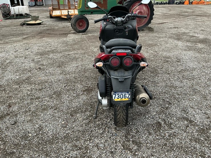 #2350-•-2009-piaggio-mp3-three-wheeled-scooter*-image-4