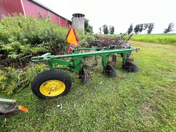 #7466-•-john-deere-moldboard-plow-image-1