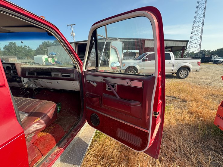 #88-•-#25032-•-1983-gmc-c/k-4x4-t/a-crew-cab-4x4-work-bed-truck-vin:-1gdjk33w0ds511665-image-26