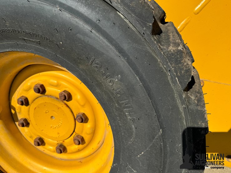 2018-deere-324g-image-18