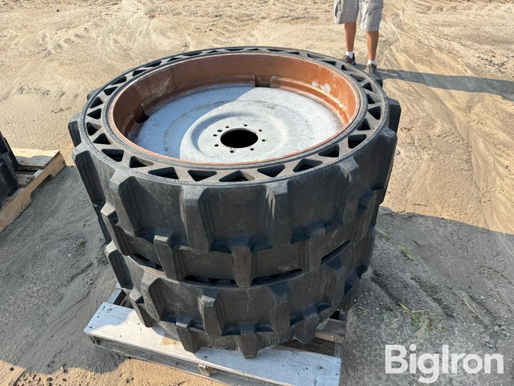 valley-revolution-47x15-airless-pivot-tires-image-6