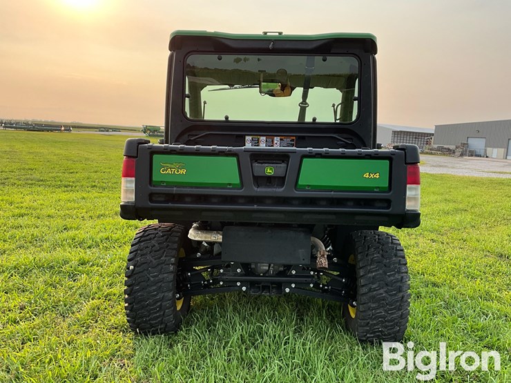 2021-john-deere-gator-image-6