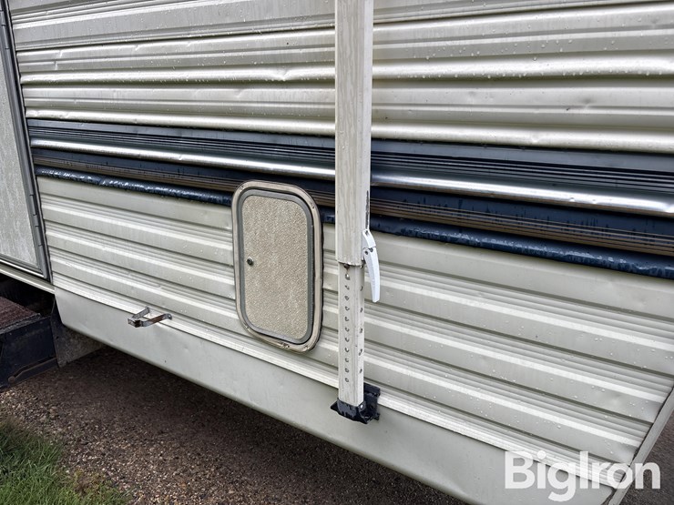 1994-forest-river-salem-5th-wheel-camper-image-16