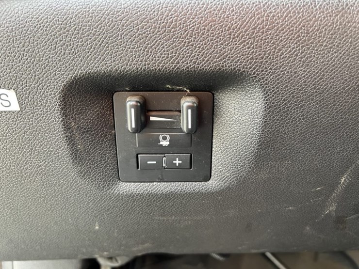 2013-chevrolet-silverado-image-28