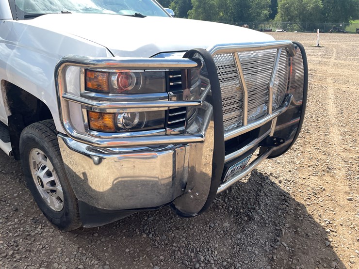 2015-chevrolet-silverado-2500-image-3