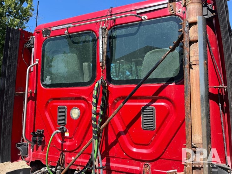 2013-freightliner-cascadia-day-cab-truck-(jn2570,-unit-4038)-image-34