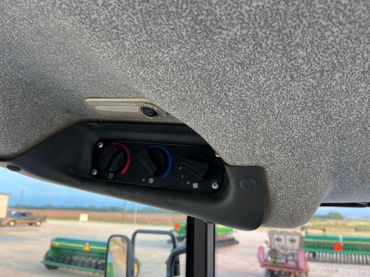 2013-new-holland-ts6.125-image-22