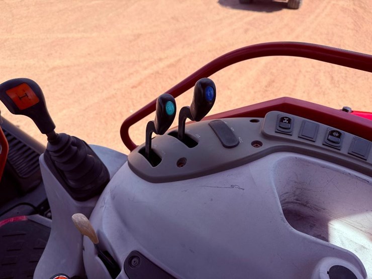 2016-case-ih-farmall-130a-image-49