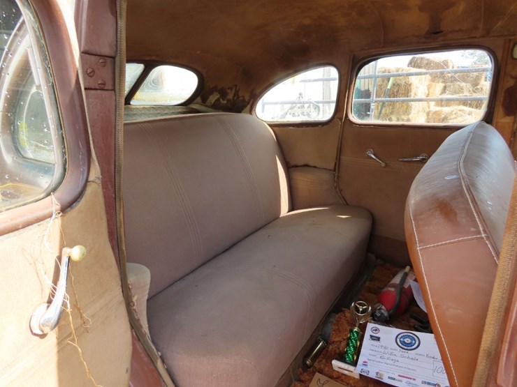 1940-ford-deluxe-survivor-4dr-sedan-image-25