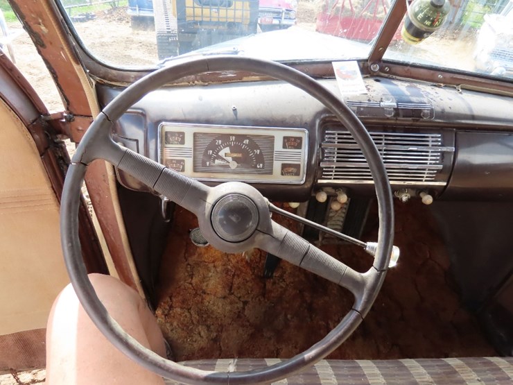 1940-ford-deluxe-survivor-4dr-sedan-image-10