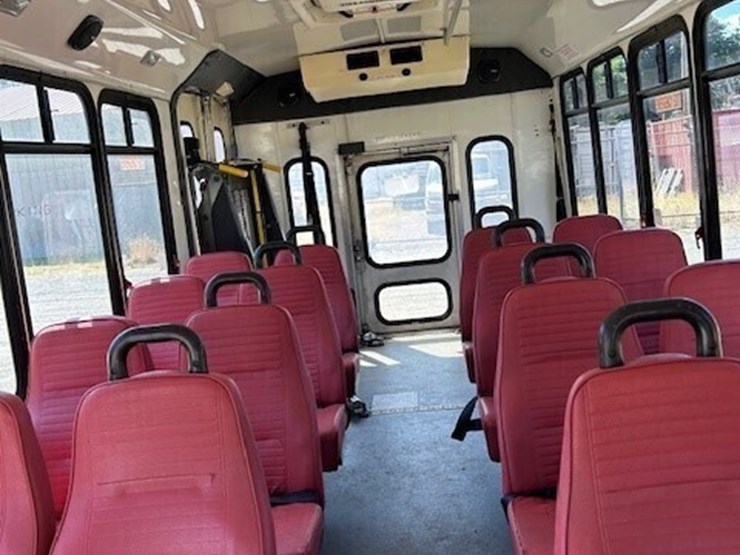 2010-ford-e450-image-23