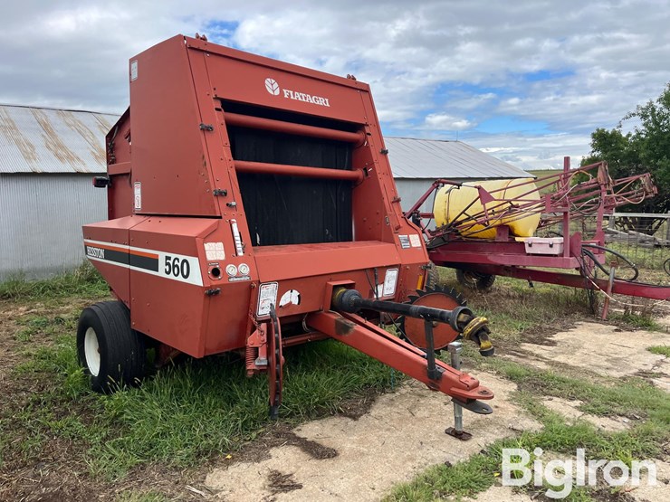 hesston-560-image-3