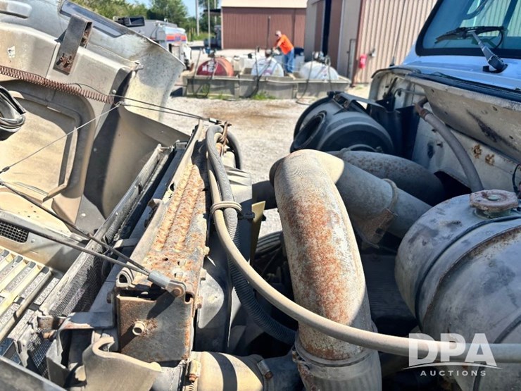 1999-ihc-8100-flatbed-truck-(gp11125,-unit-17355)-image-50