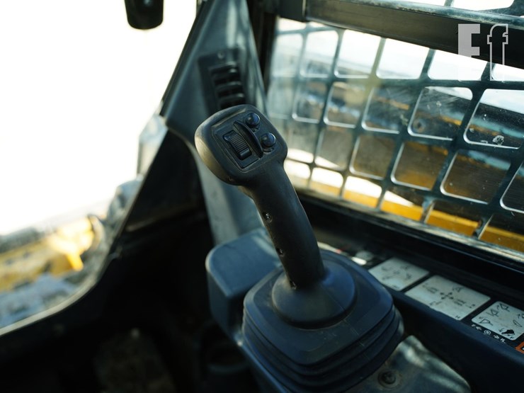 2015-deere-333e-image-30
