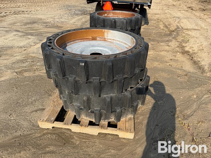 valley-revolution-47x15-airless-pivot-tires-image-6